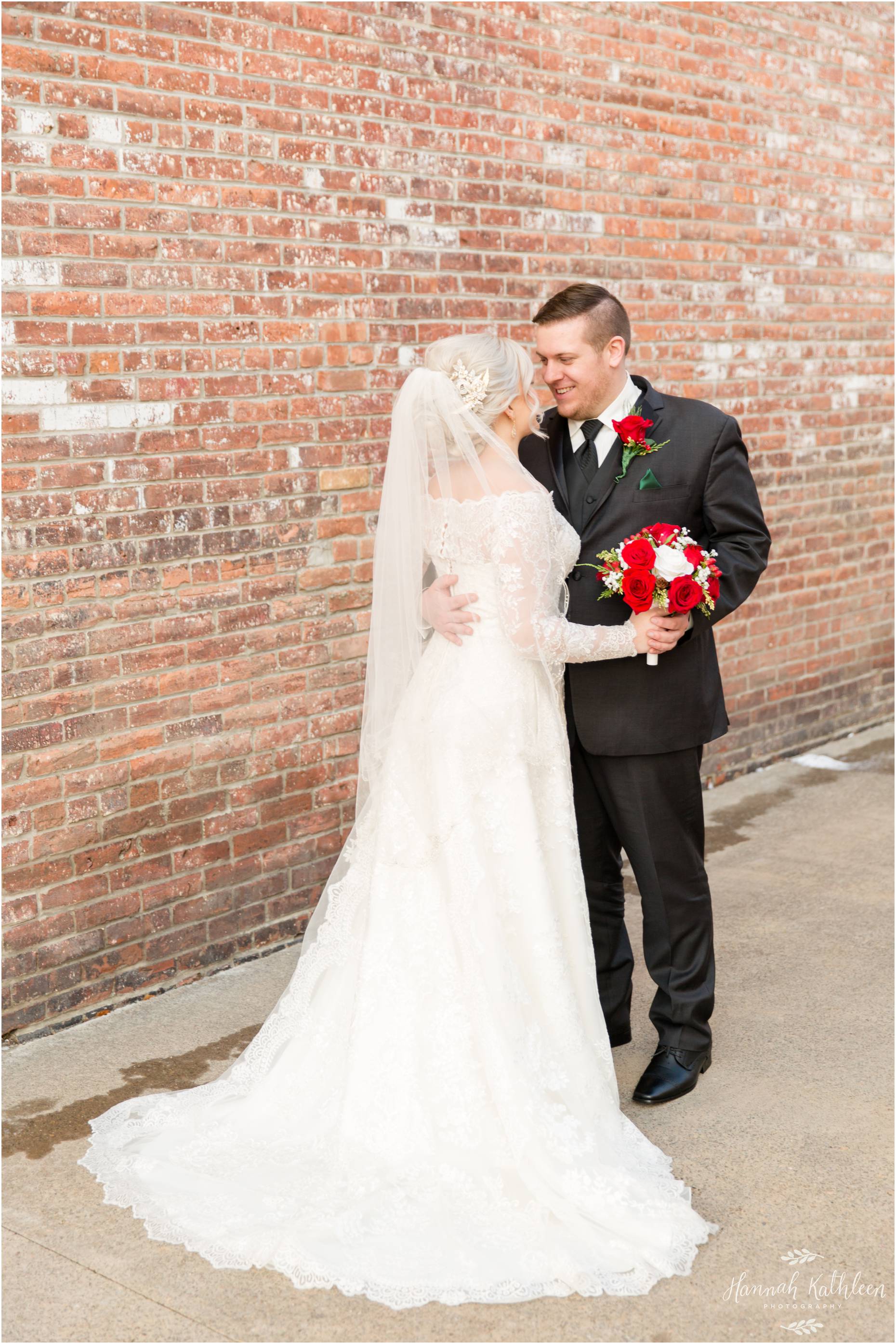 BuffaloWeddingPhotographerDanLaura_0001.jpg