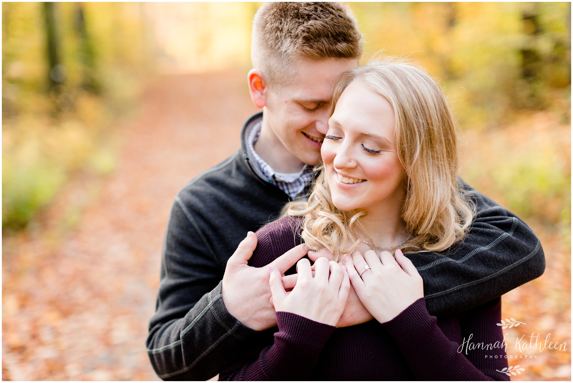 chestnut_ridge_park_engagement_photography_puppy_fall_hamburg_orchard_park