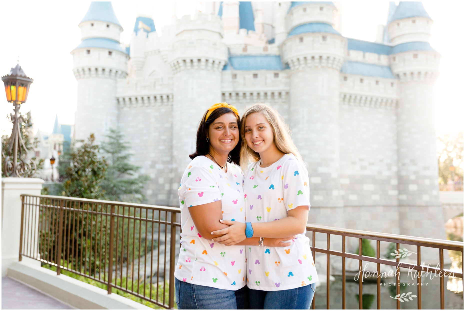 shaw_family_disney_park_photographer_carousel_children