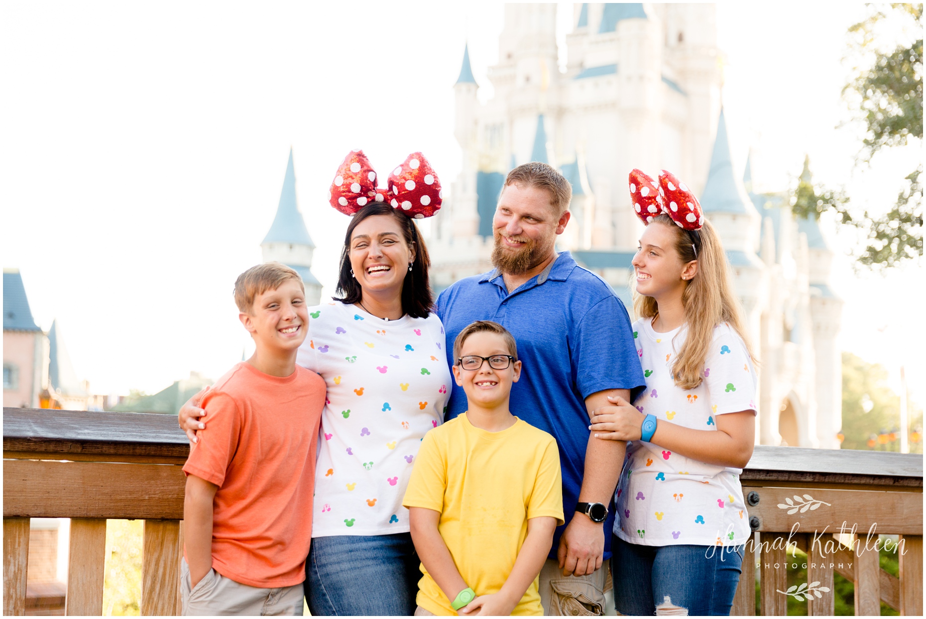 shaw_family_disney_park_photographer_carousel_children